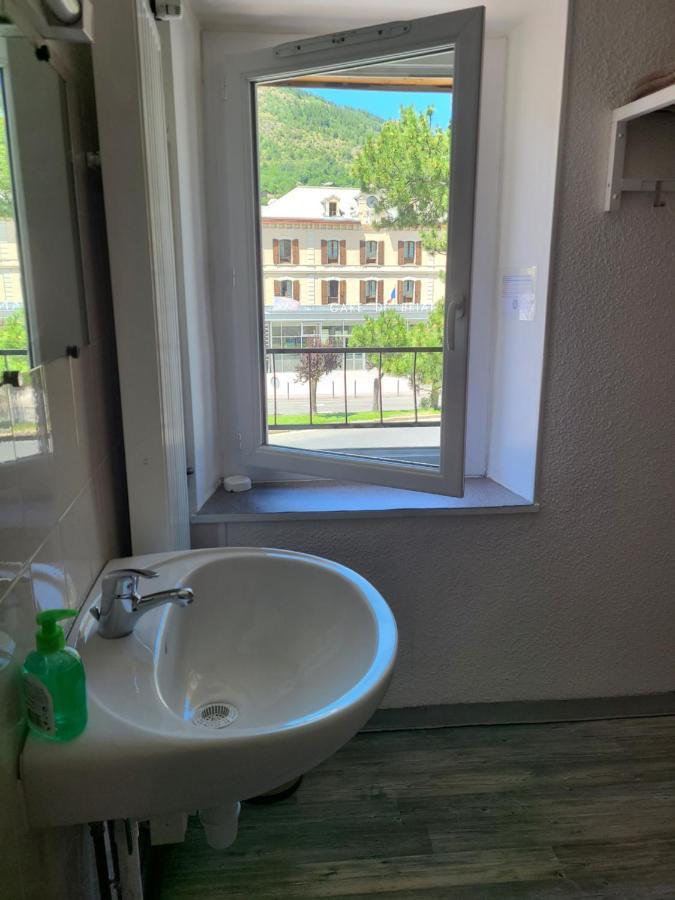Hotel De La Gare Briancon  Ngoại thất bức ảnh