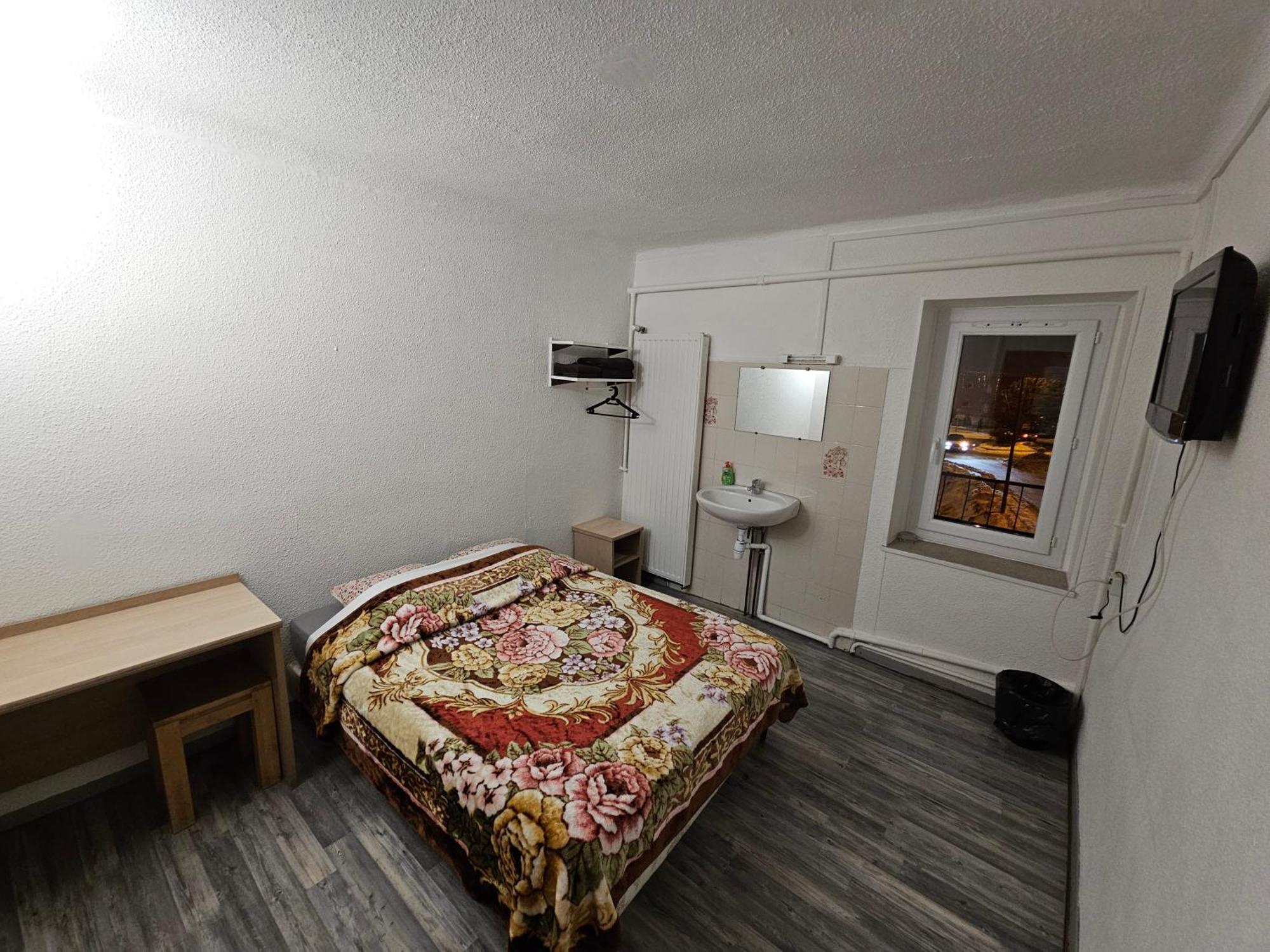 Hotel De La Gare Briancon  Ngoại thất bức ảnh