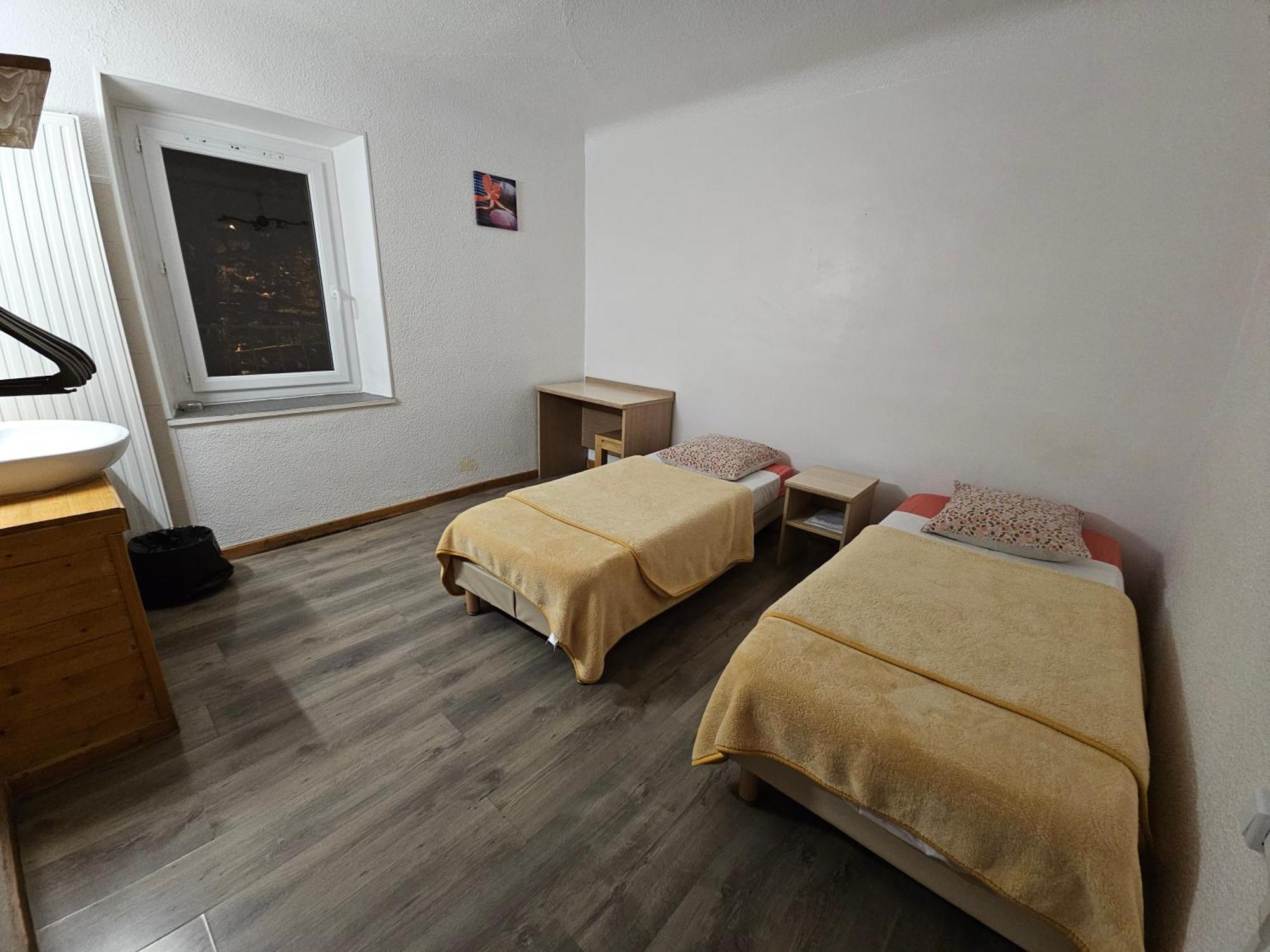 Hotel De La Gare Briancon  Ngoại thất bức ảnh